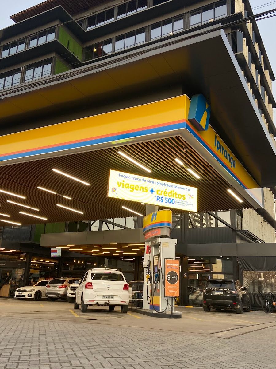 Pátio do Posto Level em Tubarão pavimentado com paver Termobloco
